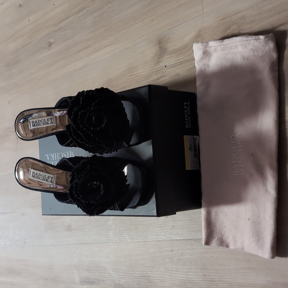 Badgley Mischka Blythe Slide with Floral Detail - Picture 3 of 9